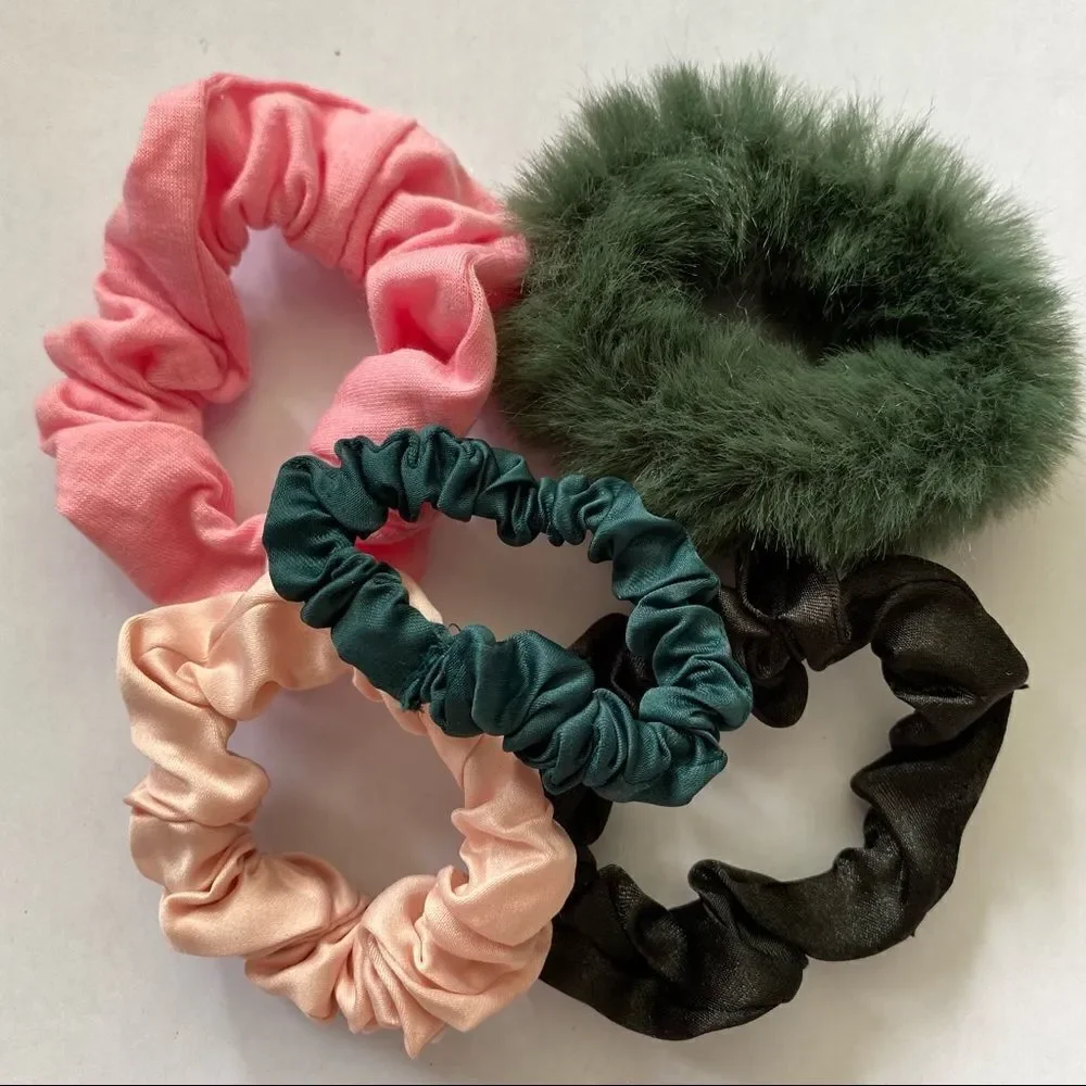 𝅺Set of 5 Scrunchies